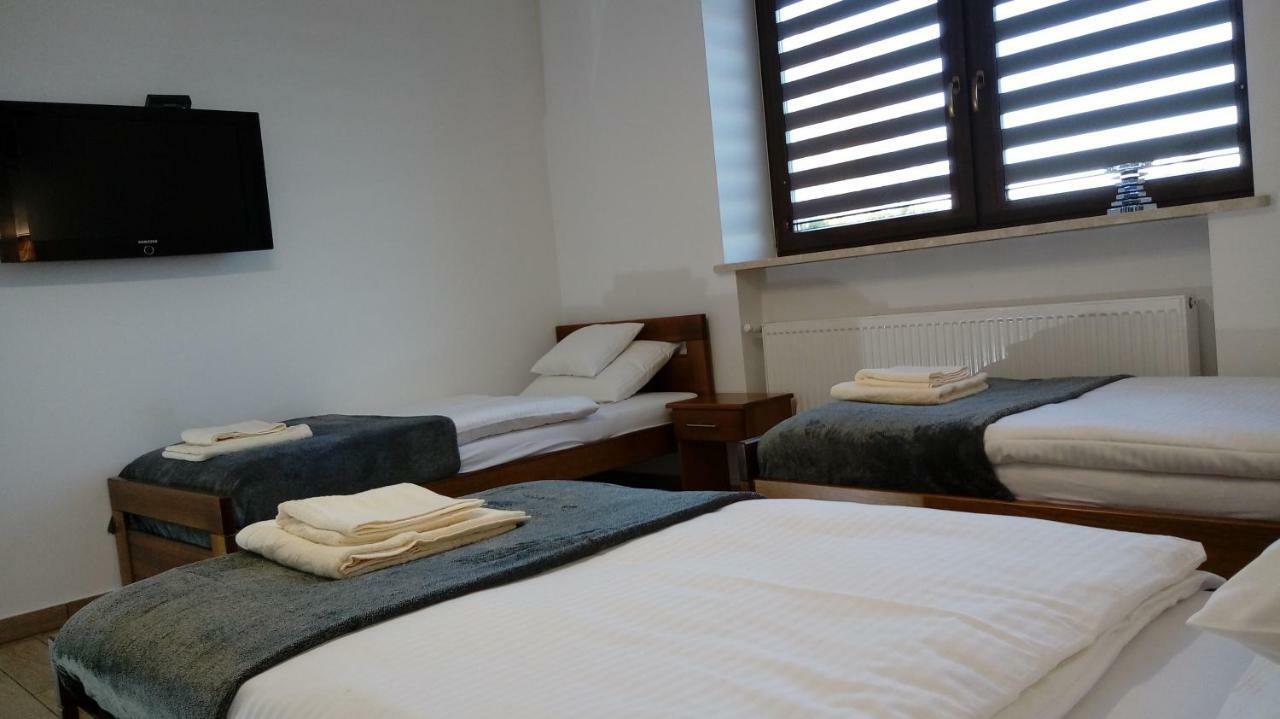 Hotel Leo House à Gaj  Extérieur photo